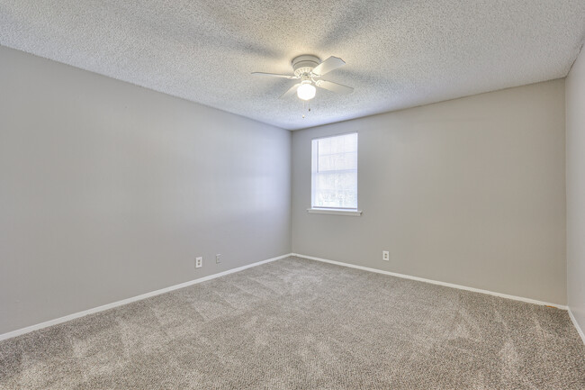 Building Photo - 4646 Nolensville Pk