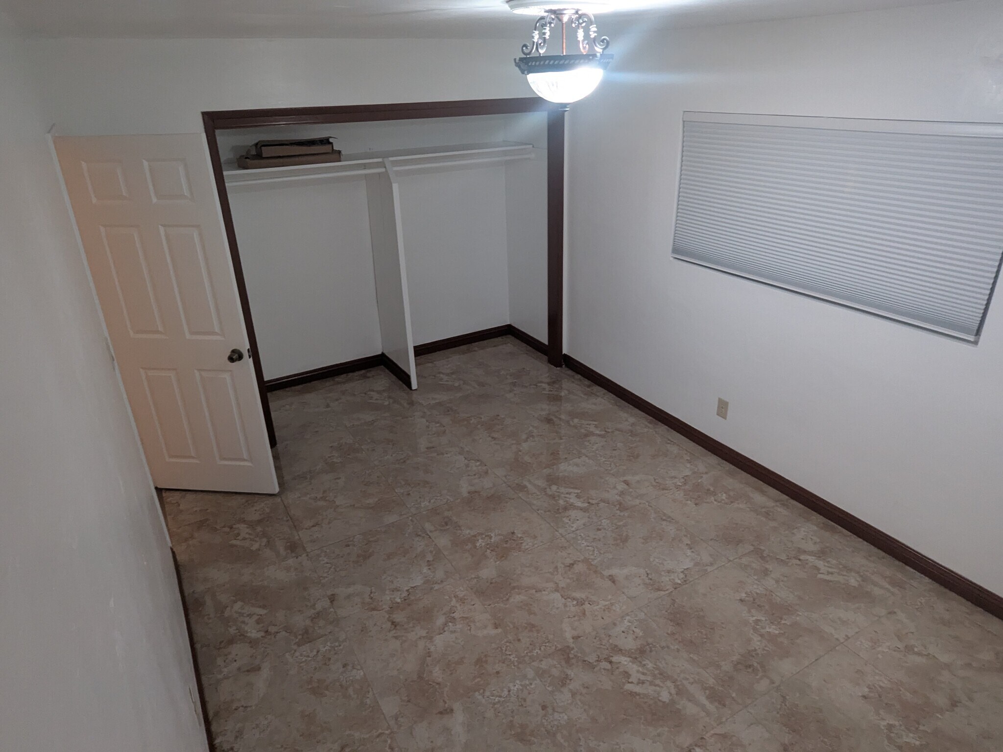 Building Photo - 2405 Skyline Dr