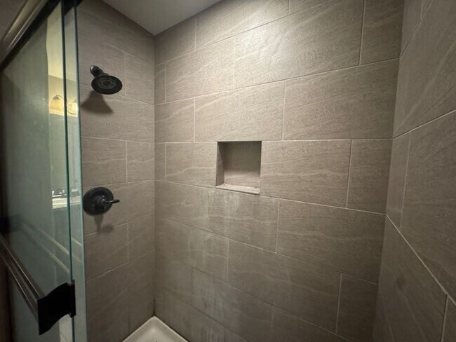 Building Photo - 2706 NE 130th Ct