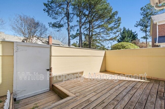 Building Photo - 9123 Kings Canyon Dr