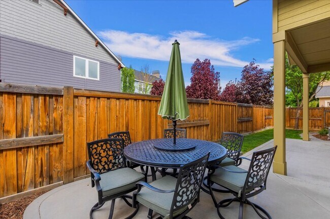 Building Photo - 3-Bedroom Craftsman-Style Home