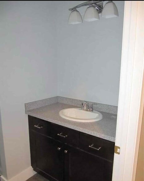 Building Photo - 539 Southbridge St