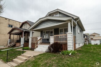 Building Photo - 3 Bedroom Single Family Home in West Allis