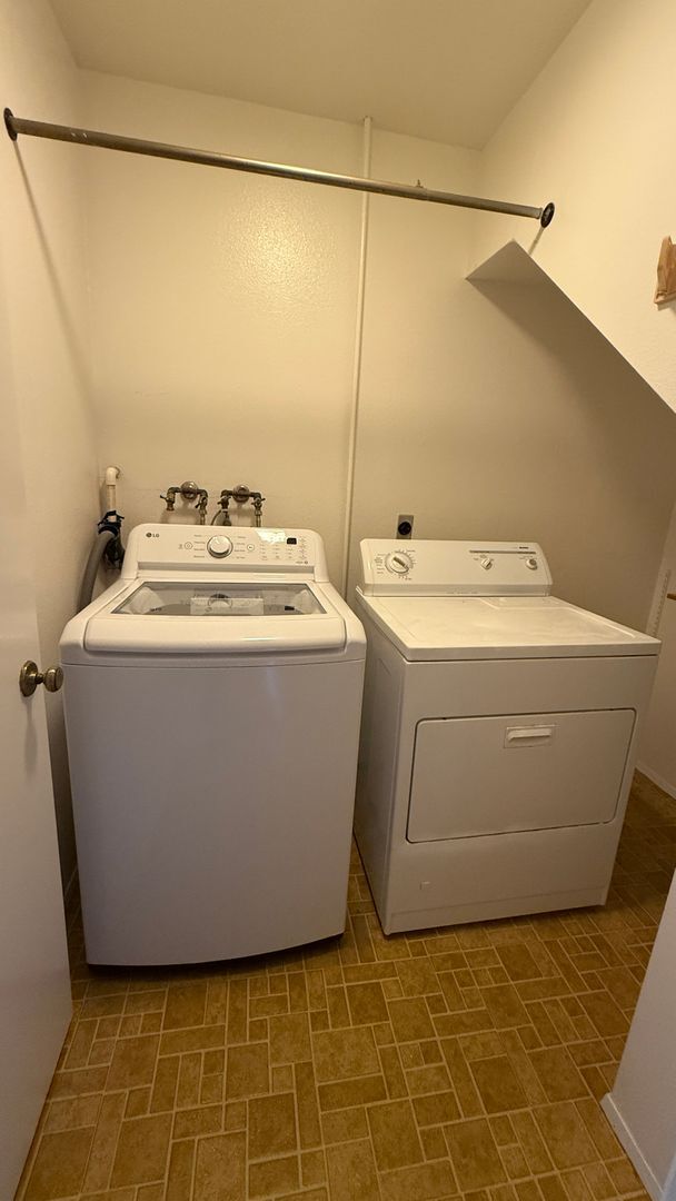 Building Photo - Spacious Townhouse For Rent at Montezuma T...
