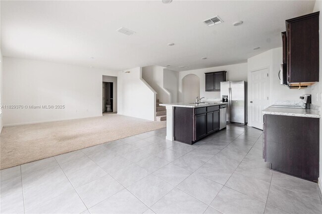 Building Photo - 5305 Fantasy Dr