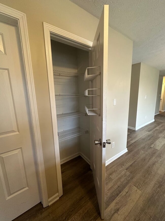 Building Photo - 4BR / 2BA Home in Middletown with Two Car Garage For Rent!