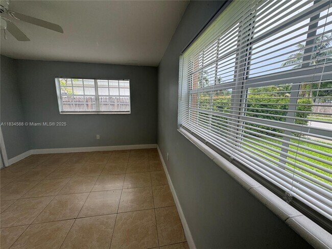 Building Photo - 115 Sierra Dr