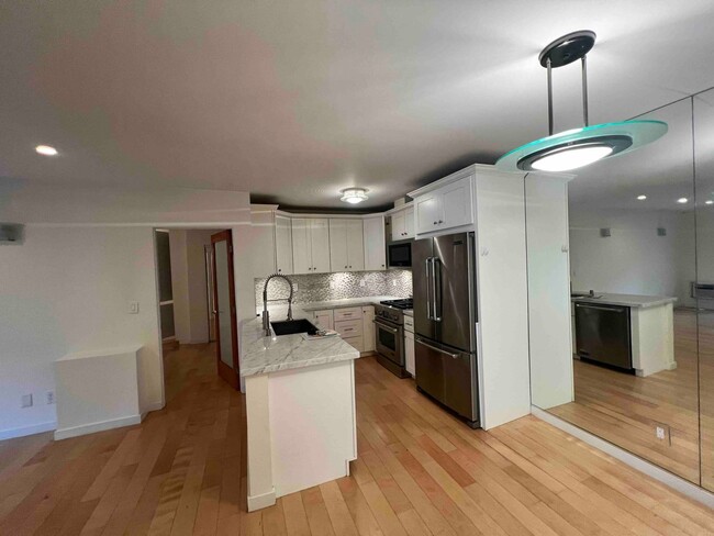 Building Photo - Mesmerizing 2-bedroom, 2-bath condominium ...