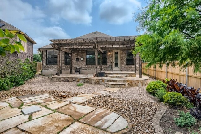 Building Photo - 400 Entrada Way