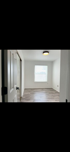 Building Photo - 503 NE San Rafael St