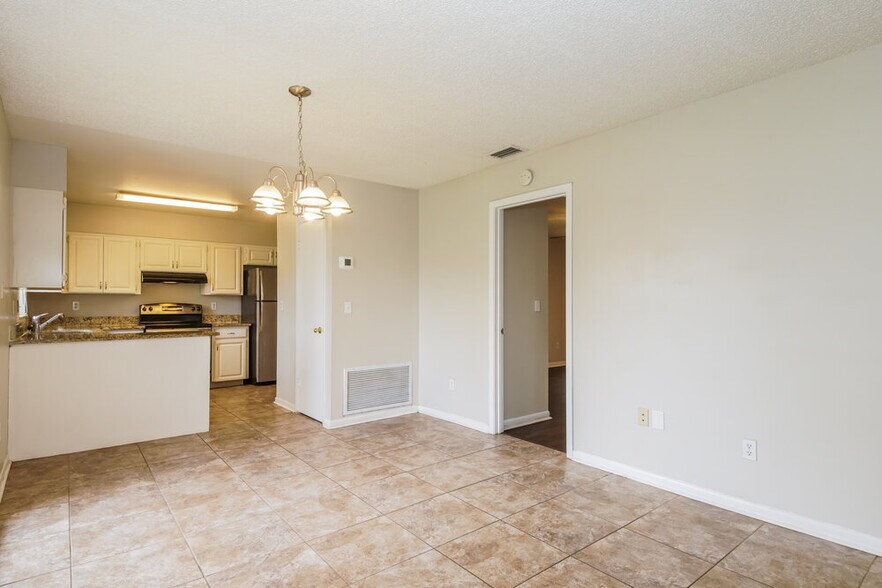 Building Photo - 2141 Kendall Ct