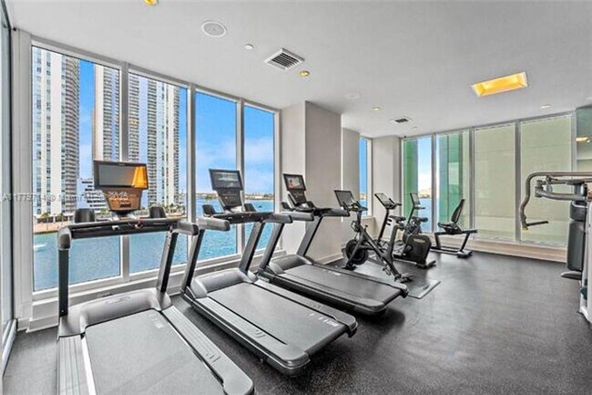 Building Photo - 900 Brickell Key Blvd