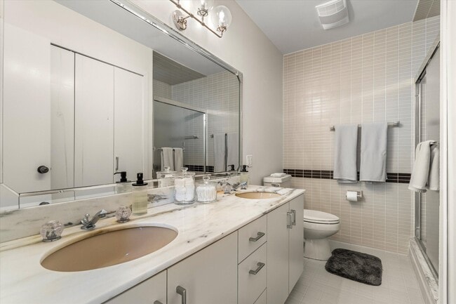 Building Photo - 3936 Holden Dr