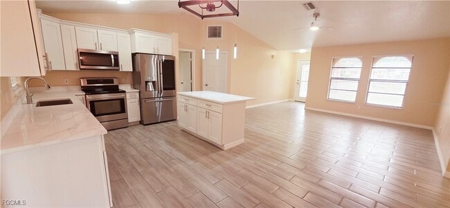 Building Photo - 930 SW 34th St