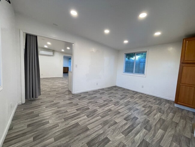 Building Photo - Lovely 2 Bedroom Downtown Antioch