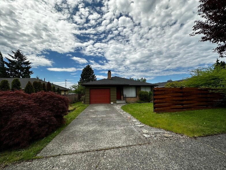 Front entrance - 2344 N Winnifred St