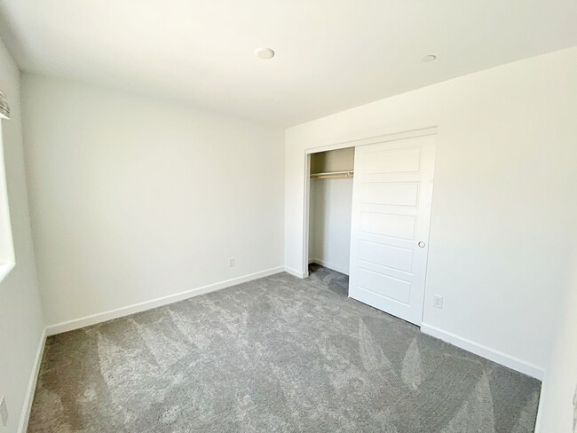 Building Photo - 3 Bedroom 2.5 bath home in Townhome in Cad...