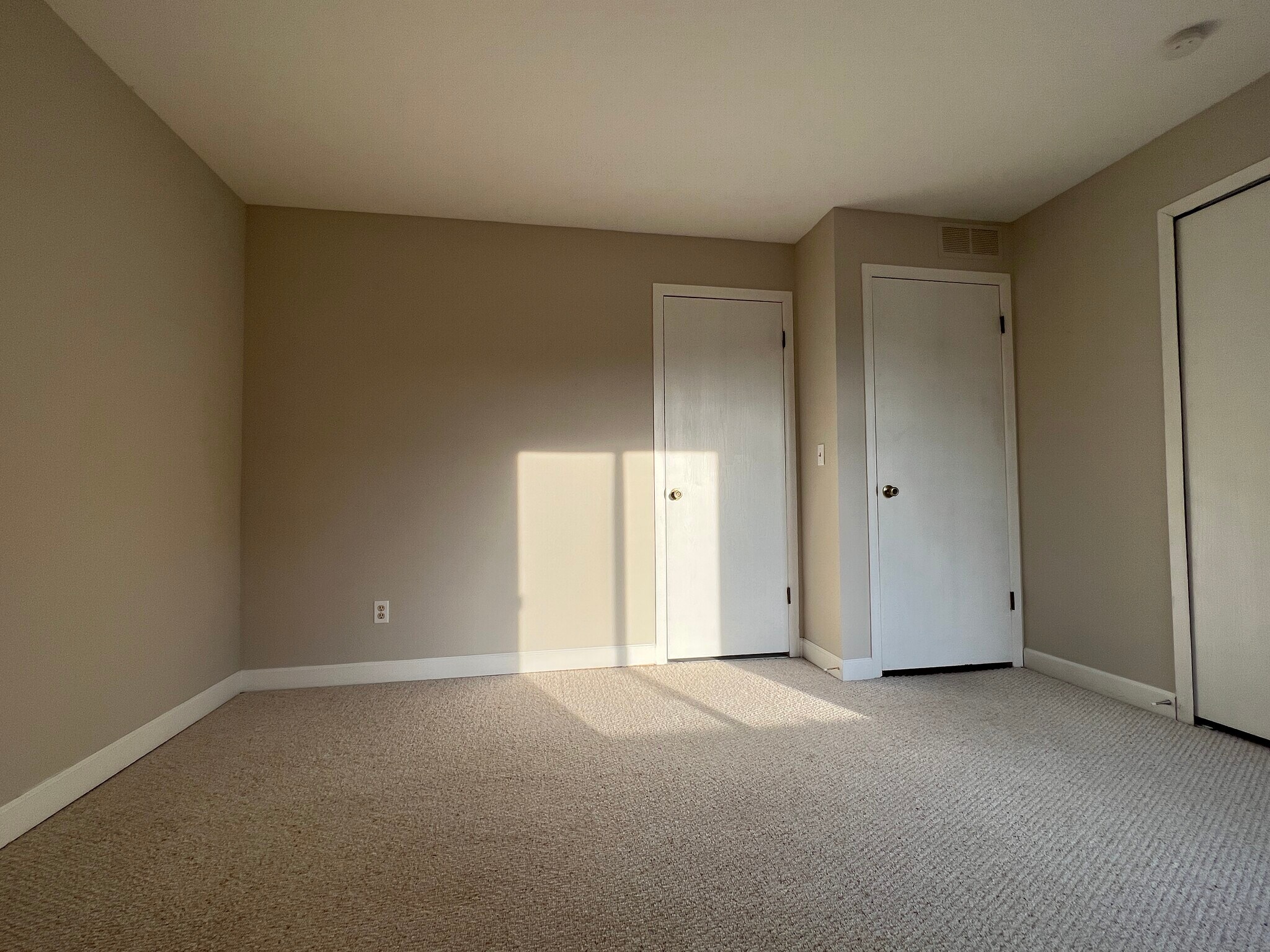 Building Photo - 225 Briarcrest