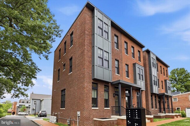 Building Photo - 117 Thornton Ln