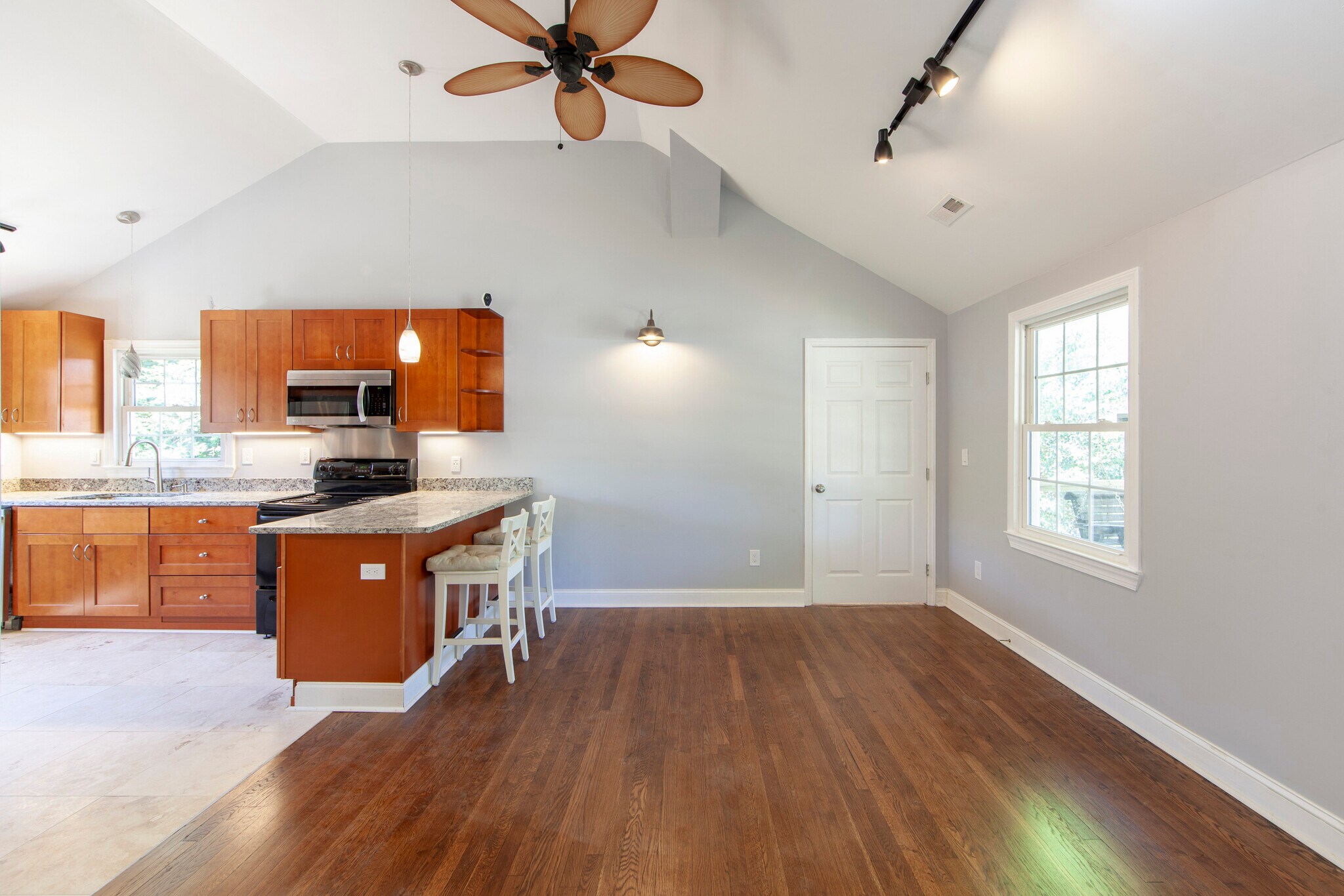 Kitchen & Living Room - 2660 Roslyn Ave