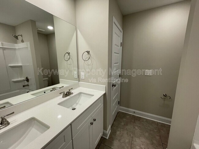 Building Photo - 3119 Venetian Dr