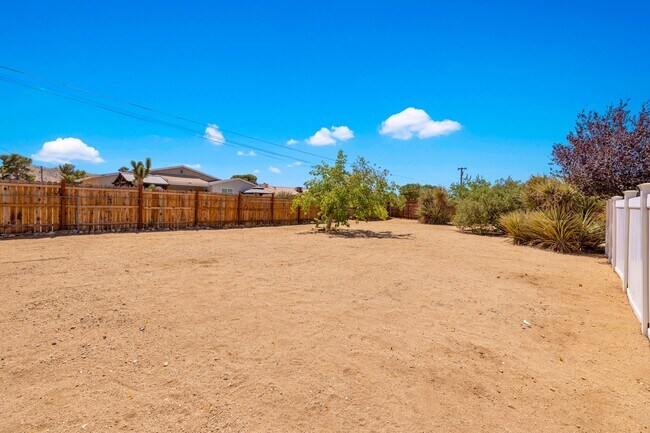 Building Photo - 57815 Desert Gold Dr