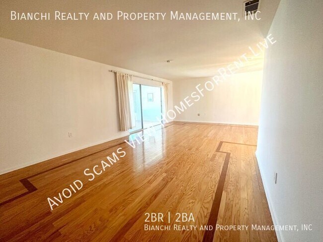 Building Photo - 1819 Shore Dr S
