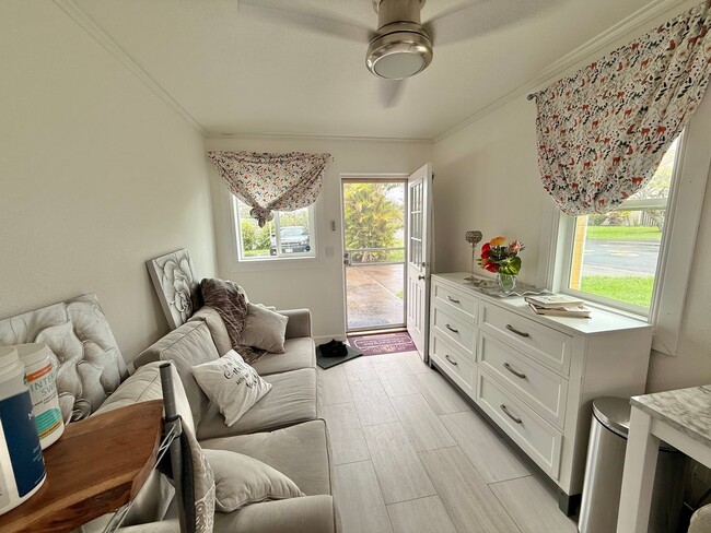 Building Photo - Spacious 2 Bedroom / 2 Bathroom Downstairs Unit Available in Makawao! Unfurnished!