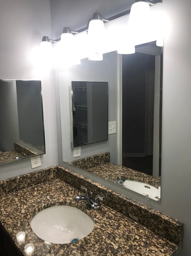 Building Photo - 712 Ridge Creek Dr