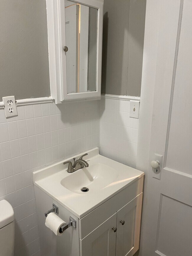 Building Photo - 110 Breckenridge St