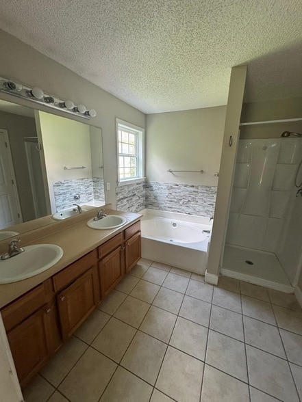 Building Photo - 520 Millbrook Villa Dr