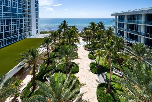 Building Photo - 6899 Collins Ave