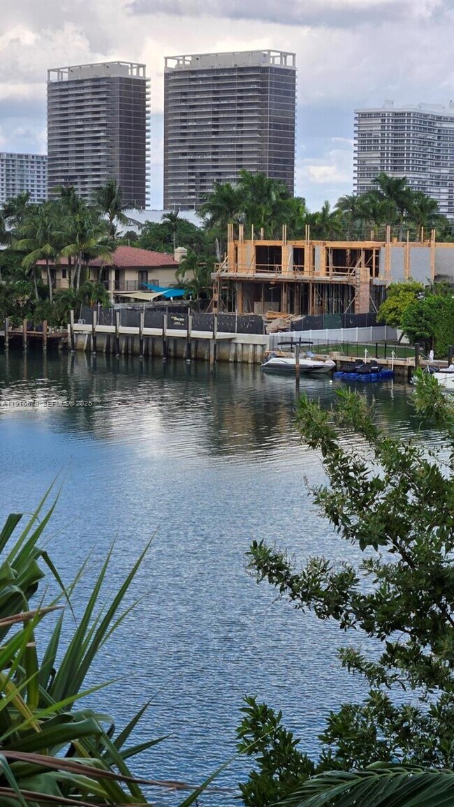 Building Photo - 9261 E Bay Harbor Dr