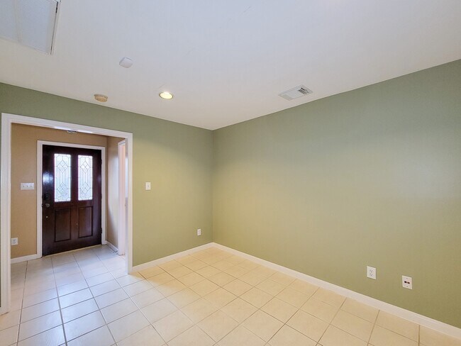 Building Photo - 2208 Taft St