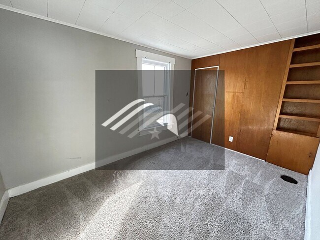 Building Photo - 211 Alaska St