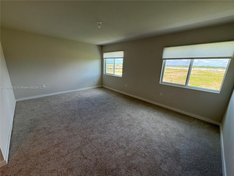 Building Photo - 1014 W Davis Pkwy