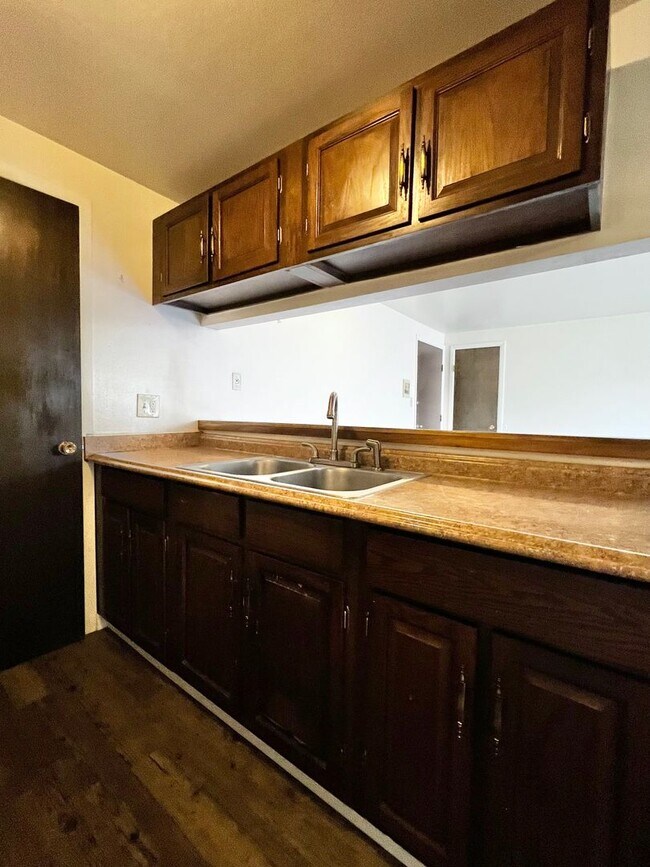 Building Photo - Mathews634 (KC-JF-NB)