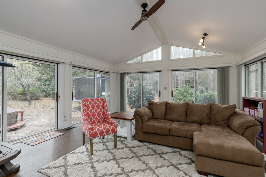 Building Photo - 380 Swoope Dr