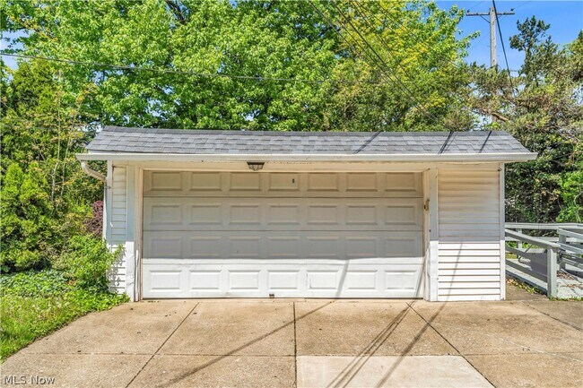 Building Photo - 20571 S Lake Shore