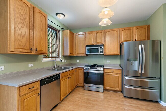 Building Photo - 253 Evergreen Cir