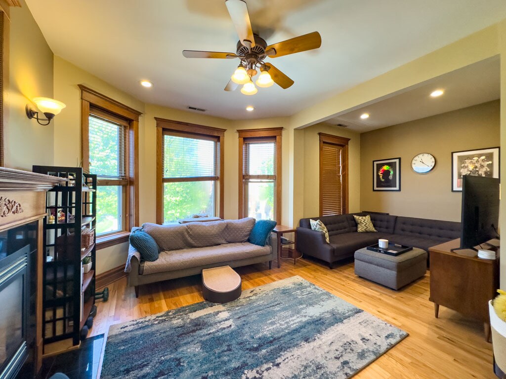 Building Photo - 2711 N Kimball Ave