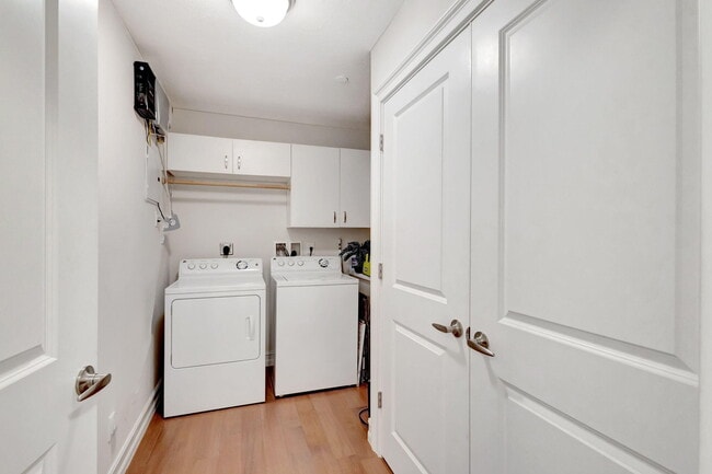 Building Photo - 444 Bay Colony Dr N