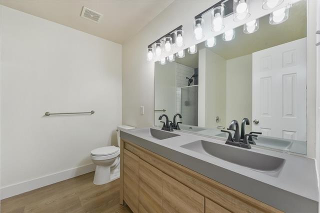 Building Photo - 6409 Saddleback Dr