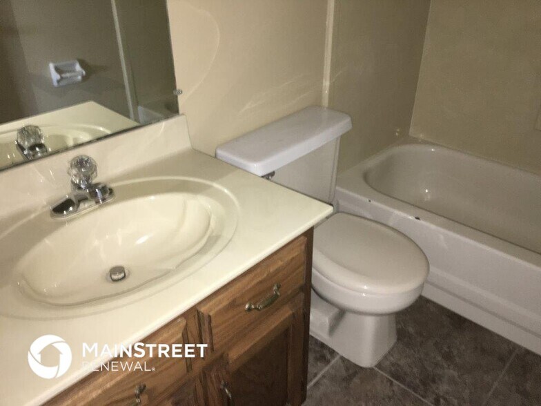 Building Photo - 8538 Highland Glen Cir N