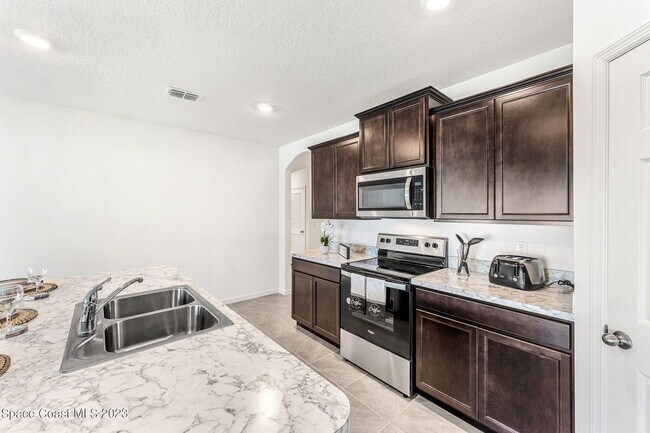 Building Photo - 2309 Jupiter Blvd SW