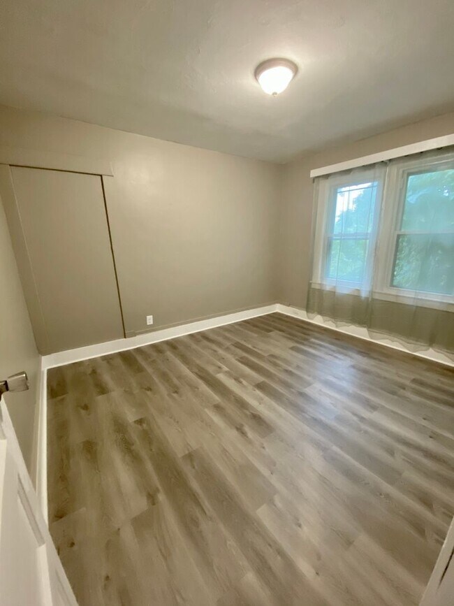 Building Photo - 12-14 Ledyard St