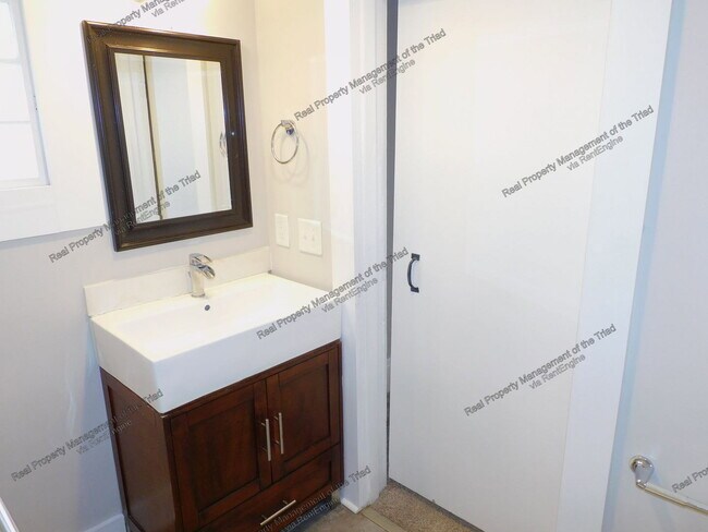 Building Photo - 936 Albert St SW