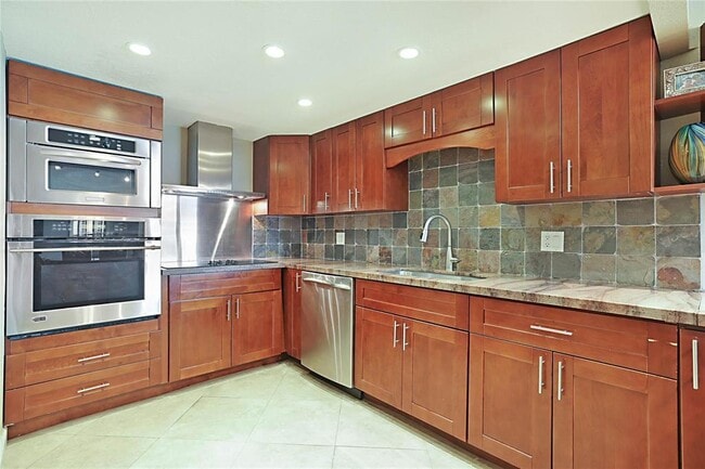 Building Photo - 2800 N Ocean Dr