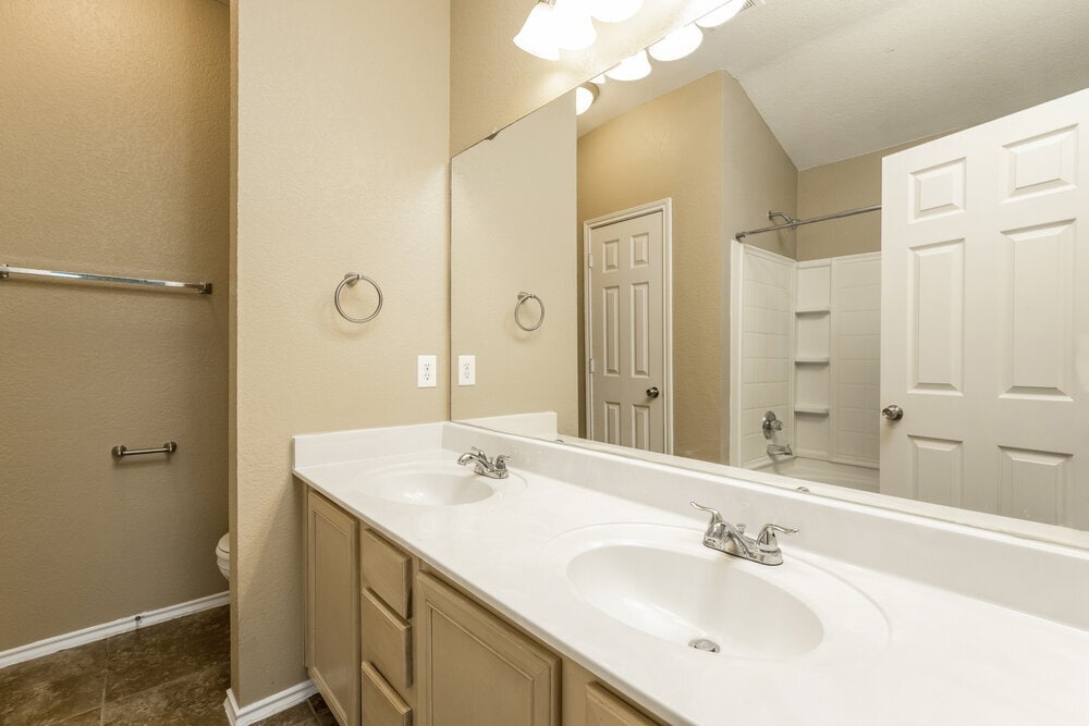 Building Photo - 135 Woodstone Loop