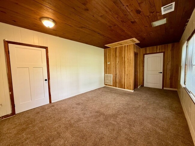 Building Photo - Welcome to this Beautiful Home in Downtown Paragould, AR!